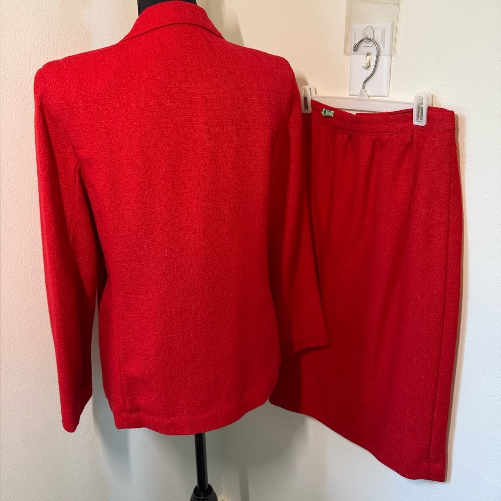 Red Power Suit, Vintage. Very Good/ Like New Condition! - Picture 3 of 17